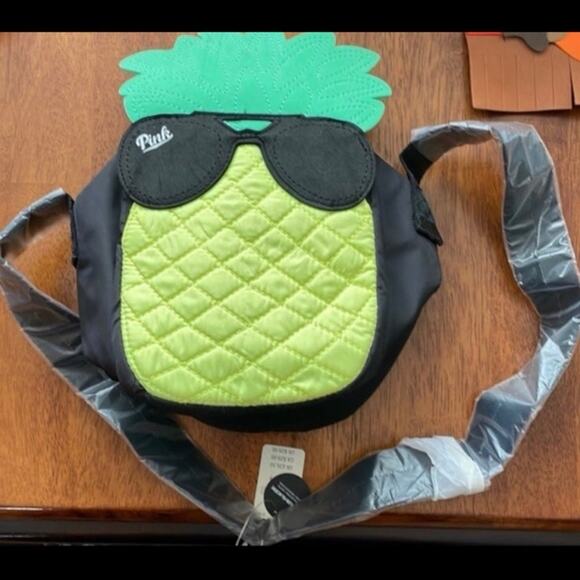 NEW VS PINK Insulated Pineapple Lunchbox Cooler Victorias Secret New with tags - Picture 1 of 3